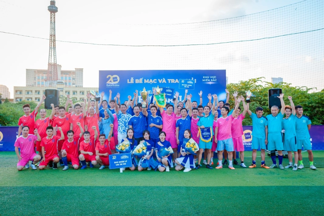 Đội bóng Kinh doanh Nhà riêng Hà Nội vô địch giải bóng Eurowindow Football Championship 2022