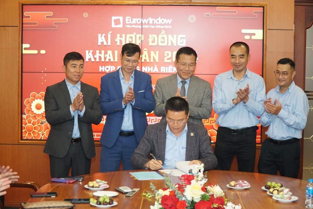 Eurowindow ký hợp đồng khai xuân 2024
