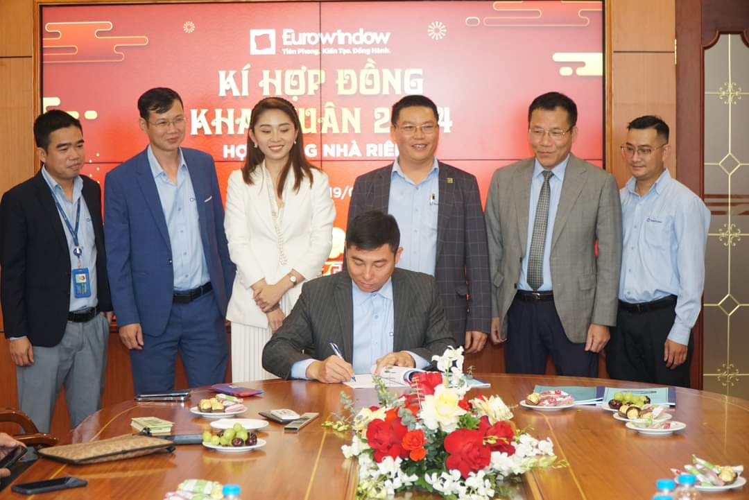 Eurowindow ký hợp đồng khai xuân 2024