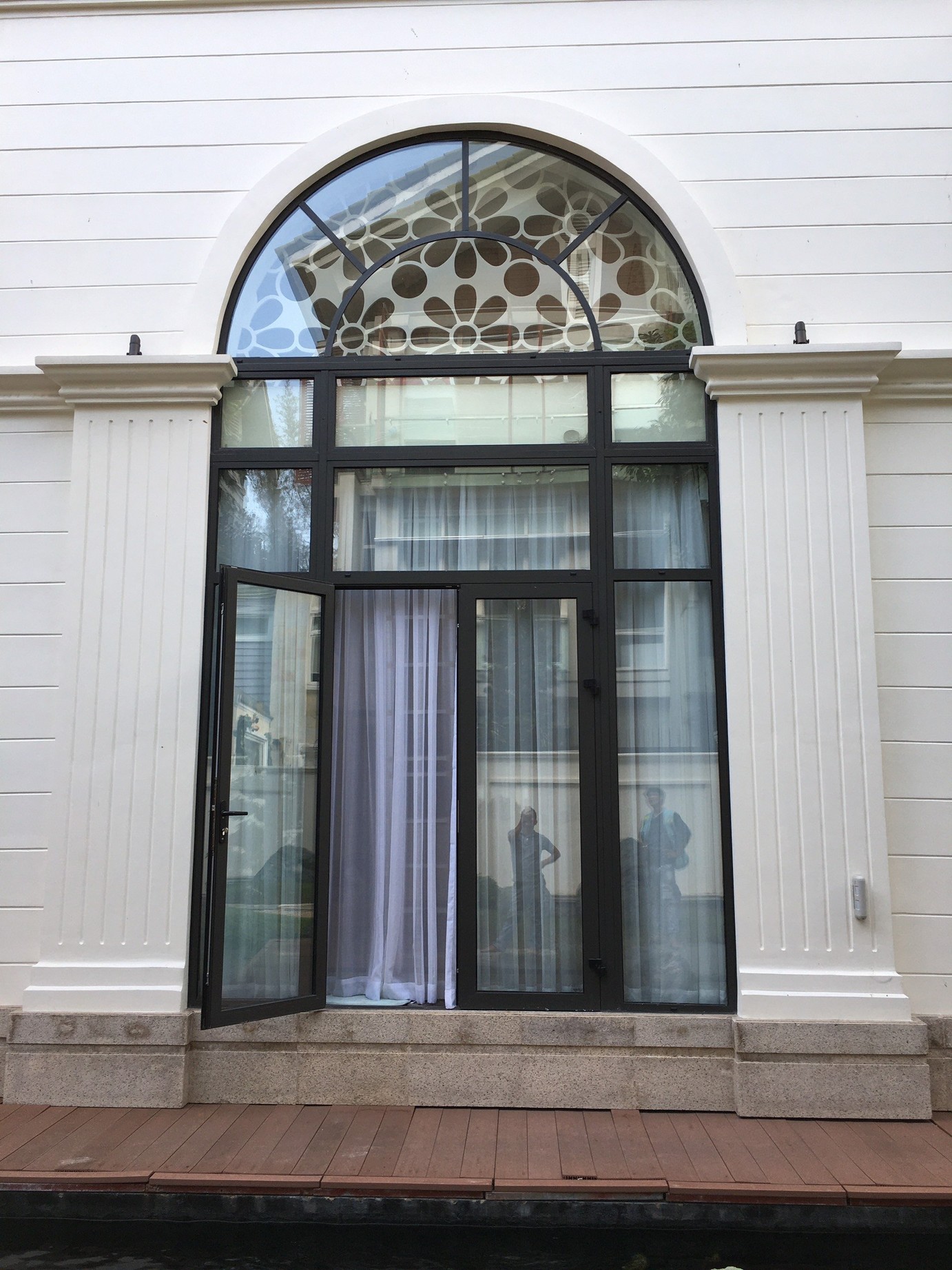 Cửa nhôm uốn vòm Eurowindow sự lựa chọn hoàn hảo cho các công trình