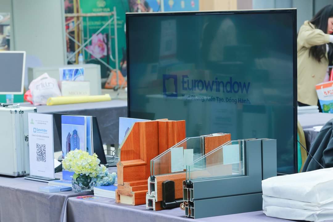 EUROWINDOW THAM GIA NGÀY HỘI KẾT NỐI CỦA HỘI DOANH NGHIỆP TRẺ HÀ NỘI 